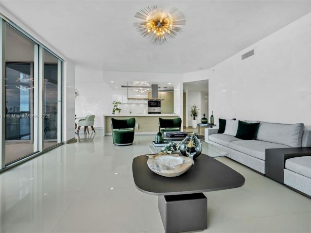 Apartment for sale  Unit #910 - photo 6773277