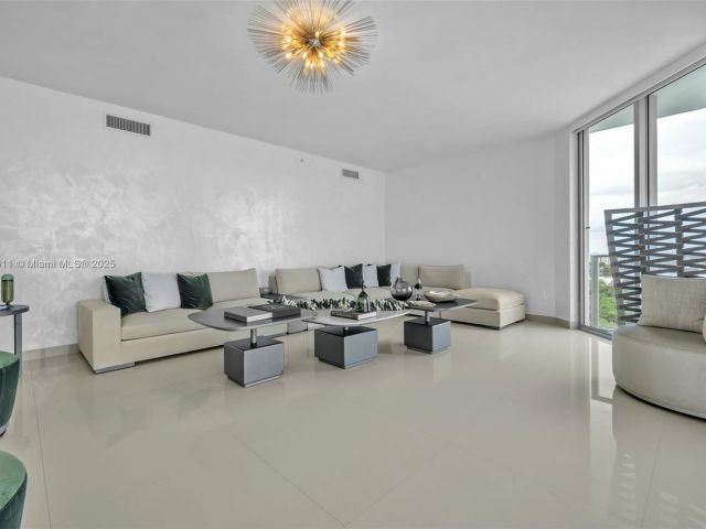 Apartment for sale  Unit #910 - photo 6773278