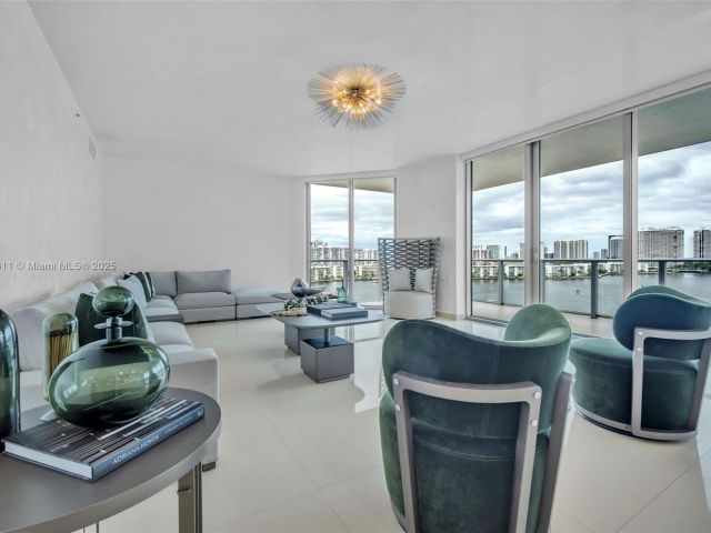 Apartment for sale  Unit #910 - photo 6773280