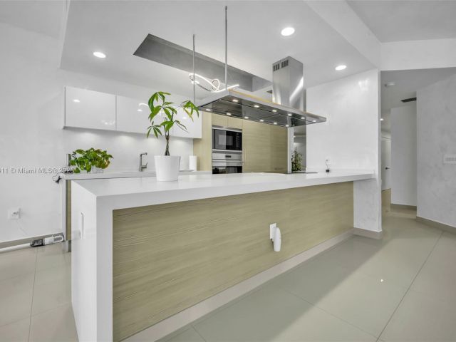 Apartment for sale  Unit #910 - photo 6773284