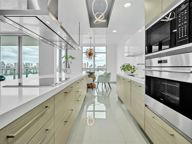 Apartment for sale  Unit #910 - photo 6773286