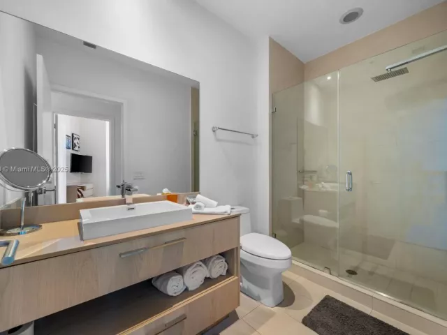 1-bedroom condo for sale in Hollywood - 4111 S Ocean Dr 502 - MondialRealty