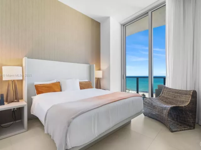 1-bedroom condo for sale in Hollywood - 4111 S Ocean Dr 502 - MondialRealty