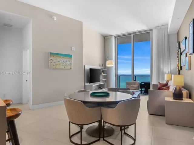 1-bedroom condo for sale in Hollywood - 4111 S Ocean Dr 502 - MondialRealty
