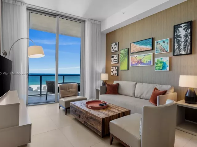 1-bedroom condo for sale in Hollywood - 4111 S Ocean Dr 502 - MondialRealty
