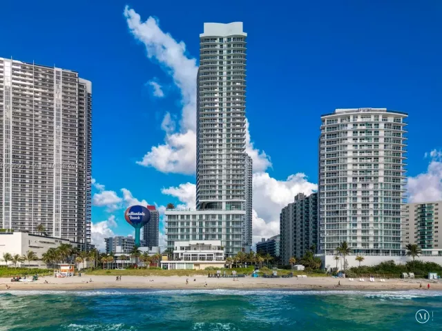 1-bedroom condo for sale in Hollywood - 4111 S Ocean Dr 502 - MondialRealty