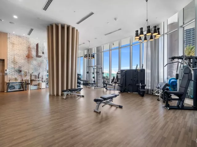 1-bedroom condo for sale in Hollywood - 4111 S Ocean Dr 502 - MondialRealty