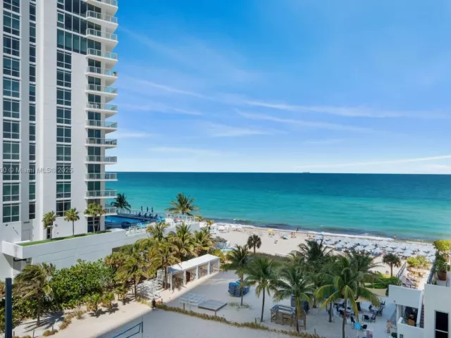1-bedroom condo for sale in Hollywood - 4111 S Ocean Dr 502 - MondialRealty
