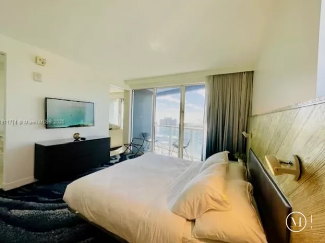 1-bedroom condo for sale in Fort Lauderdale - 3101 Bayshore Dr 1701 - MondialRealty