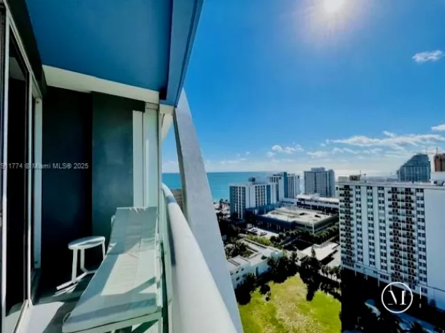 1-bedroom condo for sale in Fort Lauderdale - 3101 Bayshore Dr 1701 - MondialRealty
