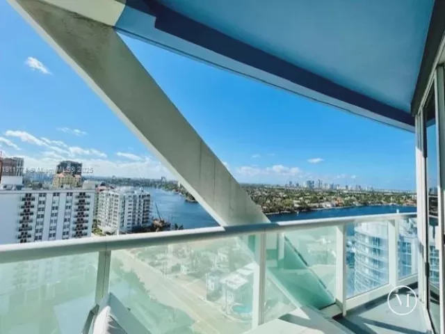 1-bedroom condo for sale in Fort Lauderdale - 3101 Bayshore Dr 1701 - MondialRealty