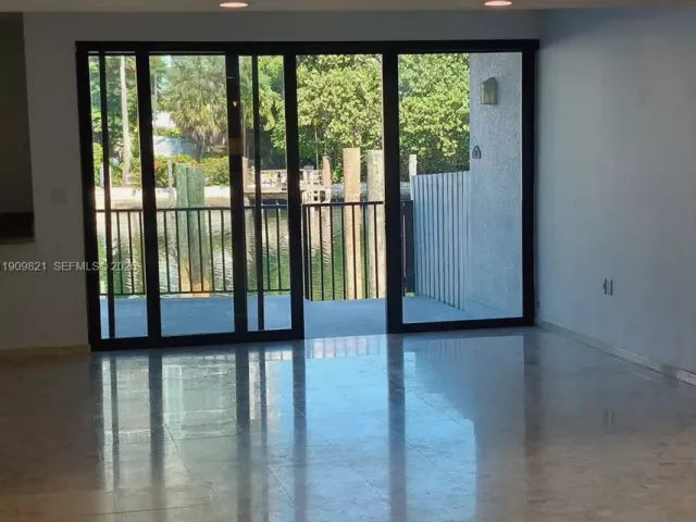 3-bedroom home for sale in Sunny Isles Beach - 255 Poinciana Dr 605 - MondialRealty