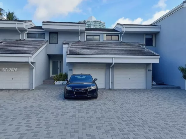 3-bedroom home for sale in Sunny Isles Beach - 255 Poinciana Dr 605 - MondialRealty