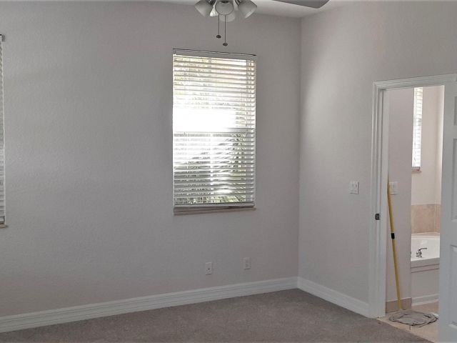Home for rent at 909 NW 18th Avenue - photo 6775468