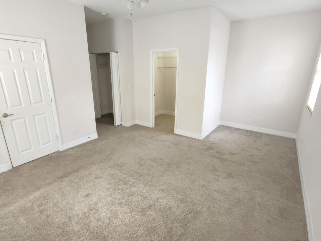 Home for rent at 909 NW 18th Avenue - photo 6775470