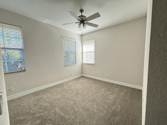 Home for rent at 909 NW 18th Avenue - photo 6775472