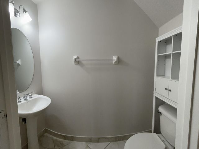 Home for rent at 909 NW 18th Avenue - photo 6775475