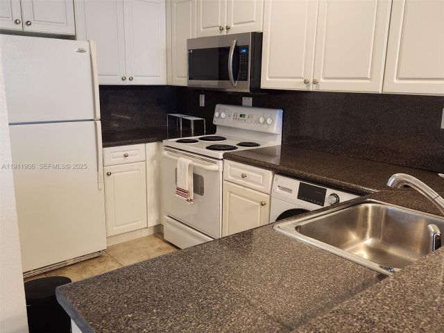 Apartment for sale  Unit #PH6 - photo 7431909