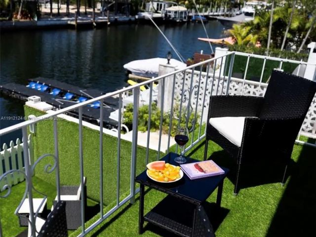 Home for rent at 1949 NE 123rd St 0 - photo 6772351