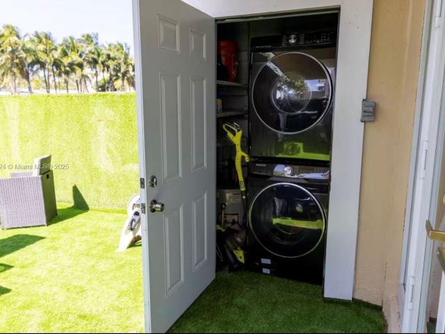 Home for rent at 1949 NE 123rd St 0 - photo 6772355