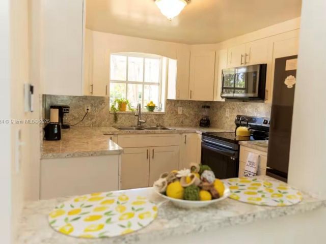 Home for rent at 1949 NE 123rd St 0 - photo 6772360