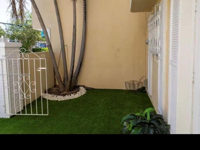 Home for rent at 1949 NE 123rd St 0 - photo 6772362