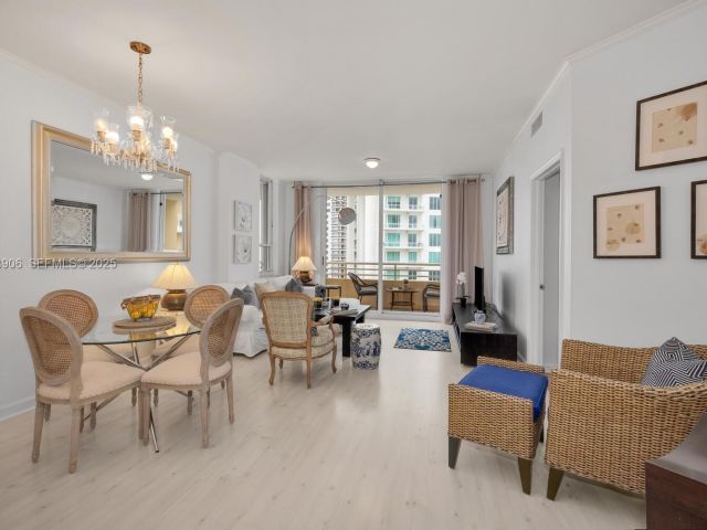 1-bedroom condo for rent in Miami - 888 Brickell Key Dr 1001 - MondialRealty