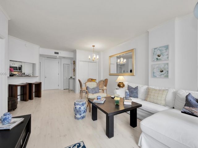 1-bedroom condo for rent in Miami - 888 Brickell Key Dr 1001 - MondialRealty