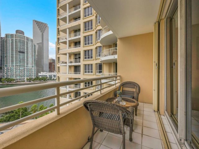 1-bedroom condo for rent in Miami - 888 Brickell Key Dr 1001 - MondialRealty