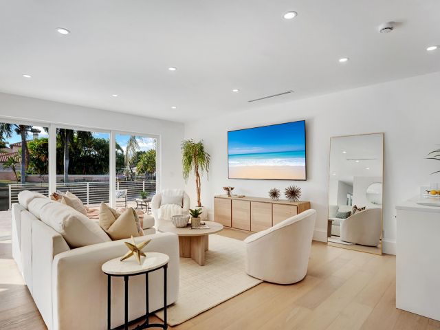 Home for sale at 580 SW 15th Street - photo 6861954