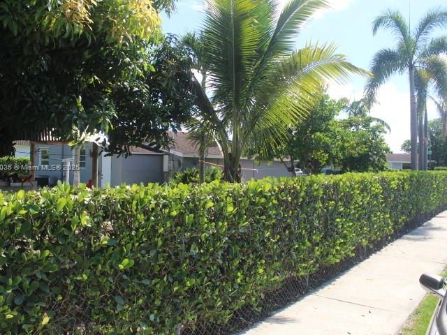 2-bedroom home for sale in Miami Gardens - 20541 NW 20th Ct - MondialRealty