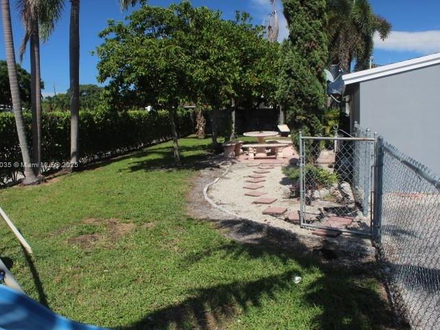 2-bedroom home for sale in Miami Gardens - 20541 NW 20th Ct - MondialRealty