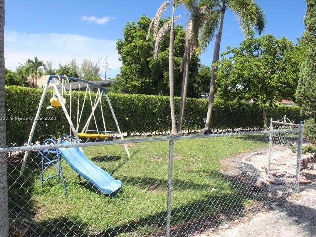 2-bedroom home for sale in Miami Gardens - 20541 NW 20th Ct - MondialRealty