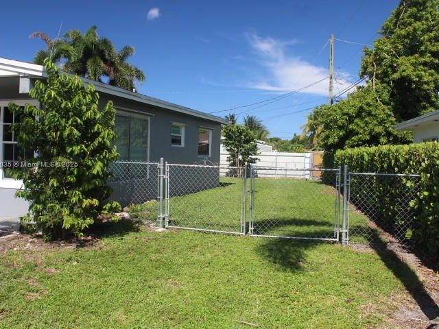 2-bedroom home for sale in Miami Gardens - 20541 NW 20th Ct - MondialRealty