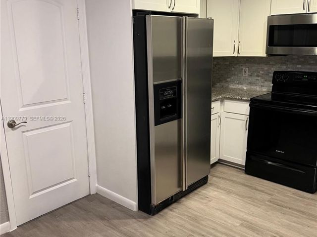 Home for sale at 417 SW 8th Ave - photo 7476178