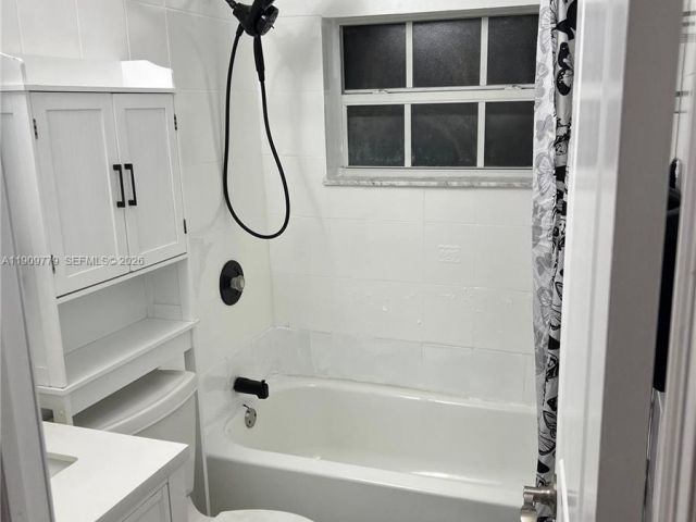 Home for sale at 417 SW 8th Ave - photo 7476179