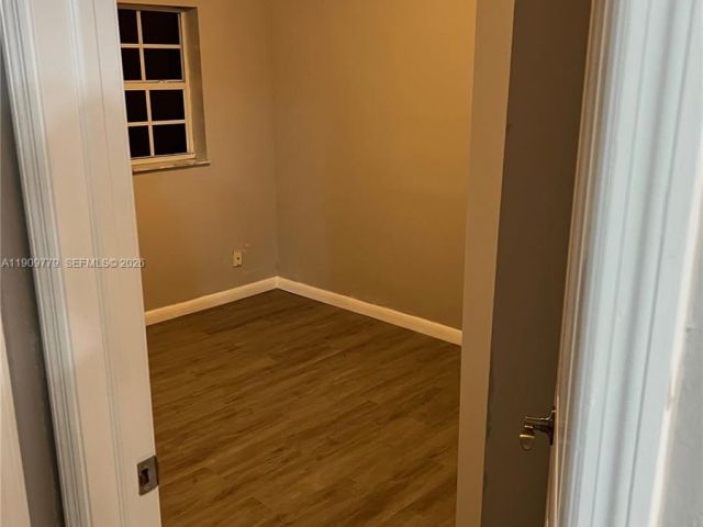 Home for sale at 417 SW 8th Ave - photo 7476183