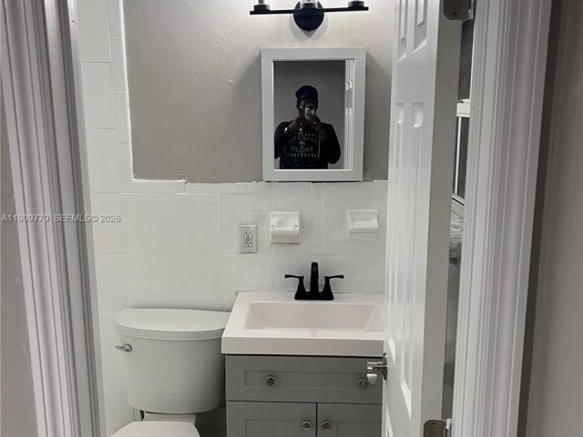 Home for sale at 417 SW 8th Ave - photo 7476191