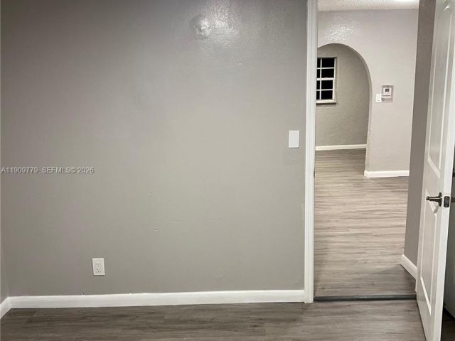 Home for sale at 417 SW 8th Ave - photo 7476193