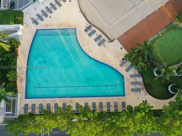 1-bedroom condo for sale in Miami - 888 Biscayne Blvd 4007 - MondialRealty