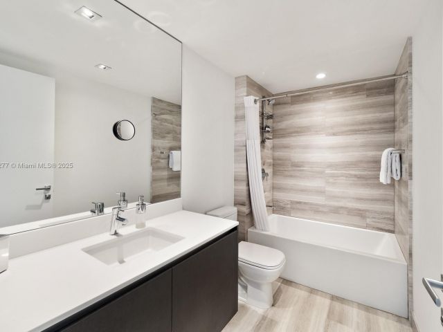 Apartment for sale  Unit #2405 - photo 6774126