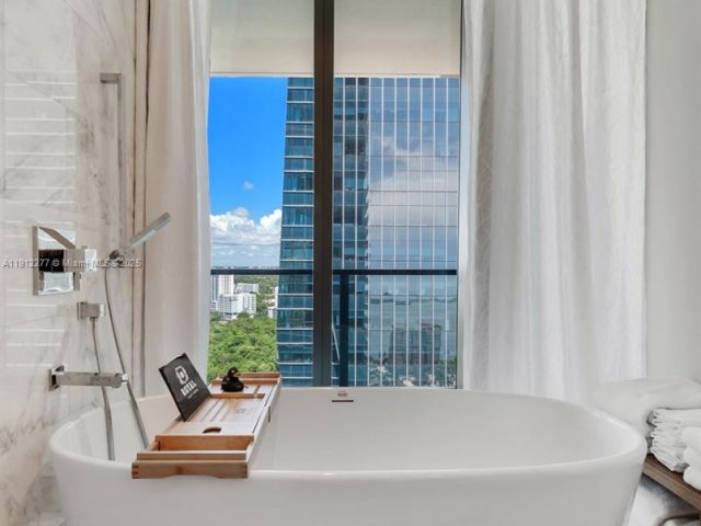 Apartment for sale  Unit #2405 - photo 6774128