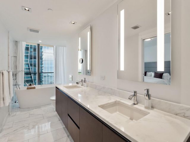 Apartment for sale  Unit #2405 - photo 6774129