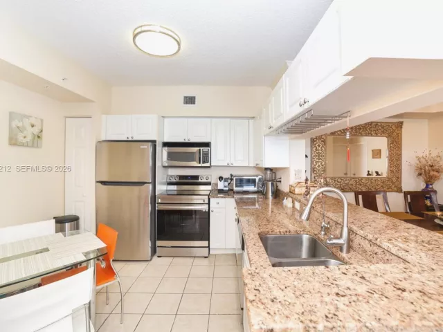 2-bedroom condo for sale in Sunny Isles Beach - 17150 N Bay Rd 2207 - MondialRealty