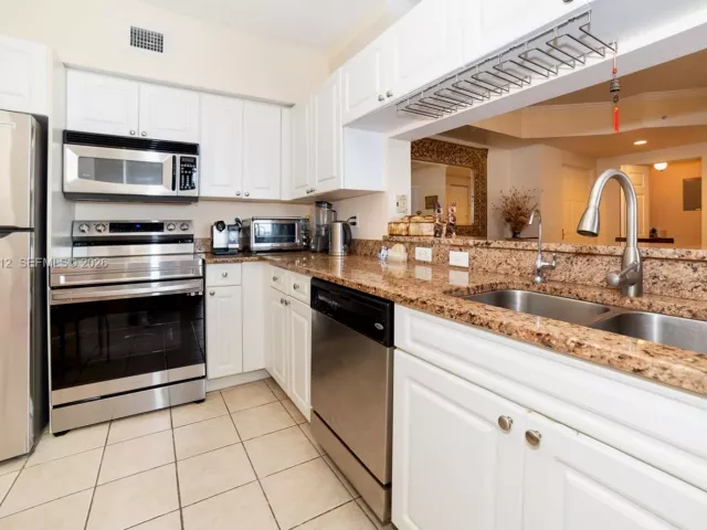 2-bedroom condo for sale in Sunny Isles Beach - 17150 N Bay Rd 2207 - MondialRealty