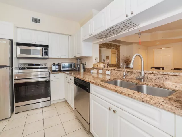 2-bedroom condo for sale in Sunny Isles Beach - 17150 N Bay Rd 2207 - MondialRealty