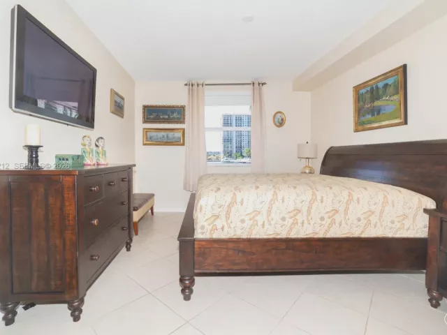 2-bedroom condo for sale in Sunny Isles Beach - 17150 N Bay Rd 2207 - MondialRealty