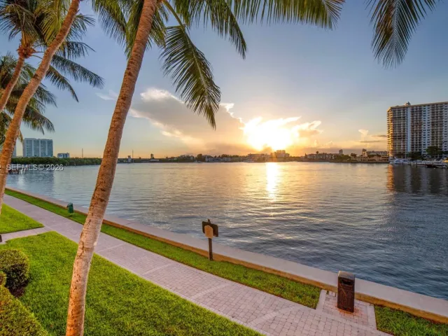 2-bedroom condo for sale in Sunny Isles Beach - 17150 N Bay Rd 2207 - MondialRealty