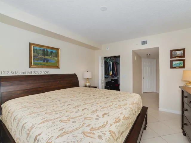 2-bedroom condo for sale in Sunny Isles Beach - 17150 N Bay Rd 2207 - MondialRealty