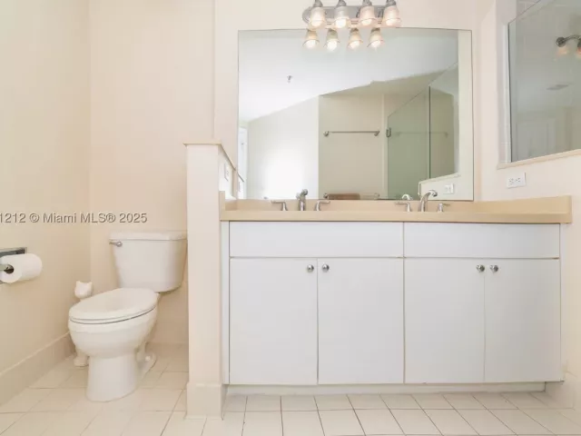 2-bedroom condo for sale in Sunny Isles Beach - 17150 N Bay Rd 2207 - MondialRealty